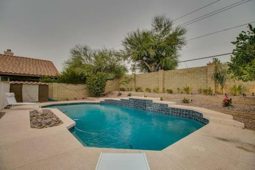 Newly Renovated 4 Bedroom Retreat Wpool