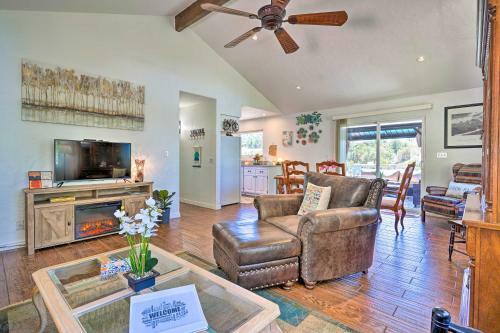 Vibrant Prescott Home Deck, Grill, Near Dtwn