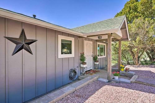 Vibrant Prescott Home Deck, Grill, Near Dtwn