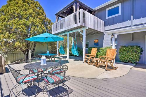 Vibrant Prescott Home Deck, Grill, Near Dtwn