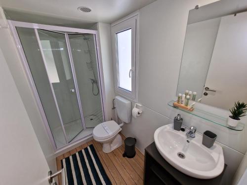 Mobile Home Blue Class B3