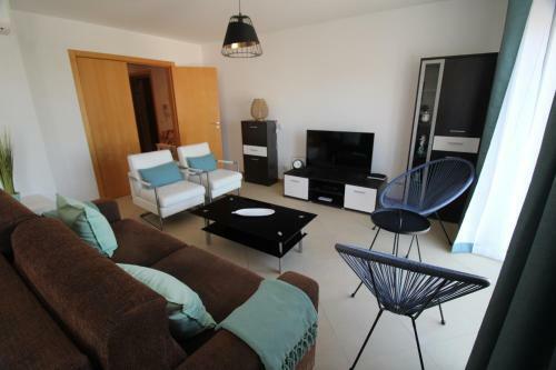 Cabanas Gardens - Stunning 1 Bedroom Apartment - Communal Pool