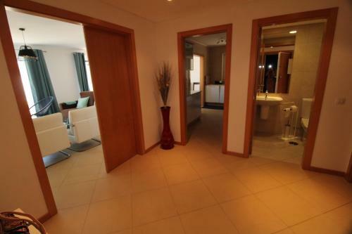 Cabanas Gardens - Stunning 1 Bedroom Apartment - Communal Pool