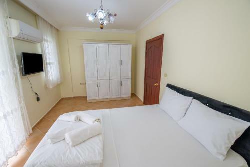 Sahile Yak?n Havuzlu Villa 6+2 Ki?ilik