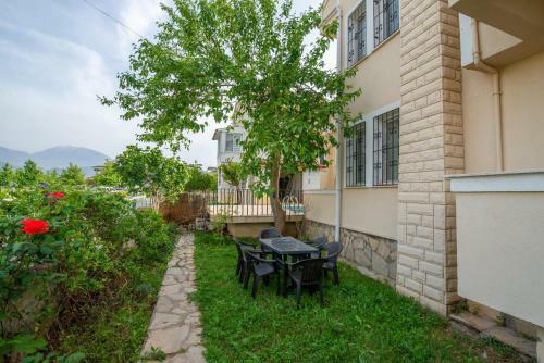Sahile Yak?n Havuzlu Villa 6+2 Ki?ilik