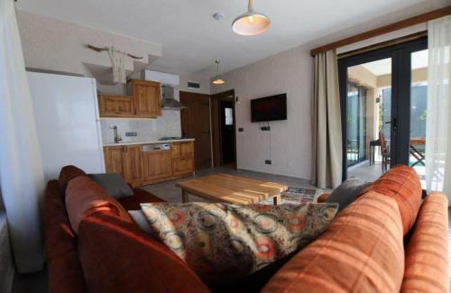 Gorgeous Villa With Private Pool And Jacuzzi In Fethiye