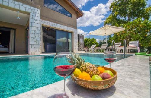 Outstanding Villa With Private Pool And Jacuzzi In Fethiye