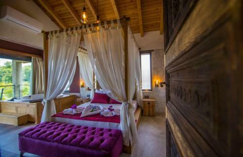 Outstanding Villa With Private Pool And Jacuzzi In Fethiye