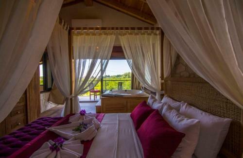 Outstanding Villa With Private Pool And Jacuzzi In Fethiye