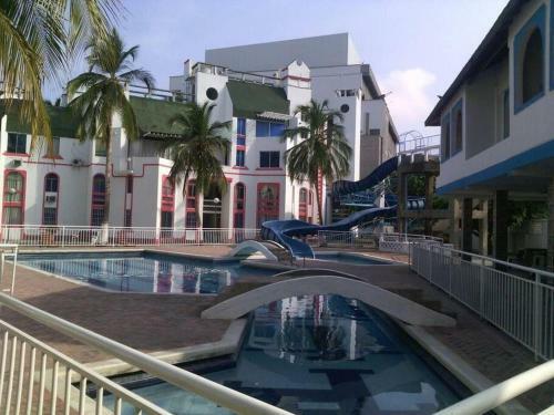 Apartamento En Condominio A 2 Cuadras Del Mar