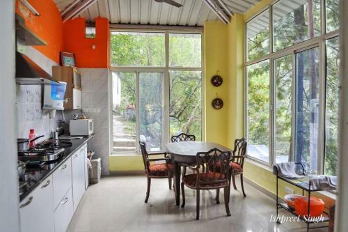 Sadhana Forest Villa (Nestled In The Hills)