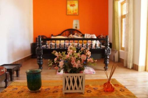 Sadhana Forest Villa (Nestled In The Hills)