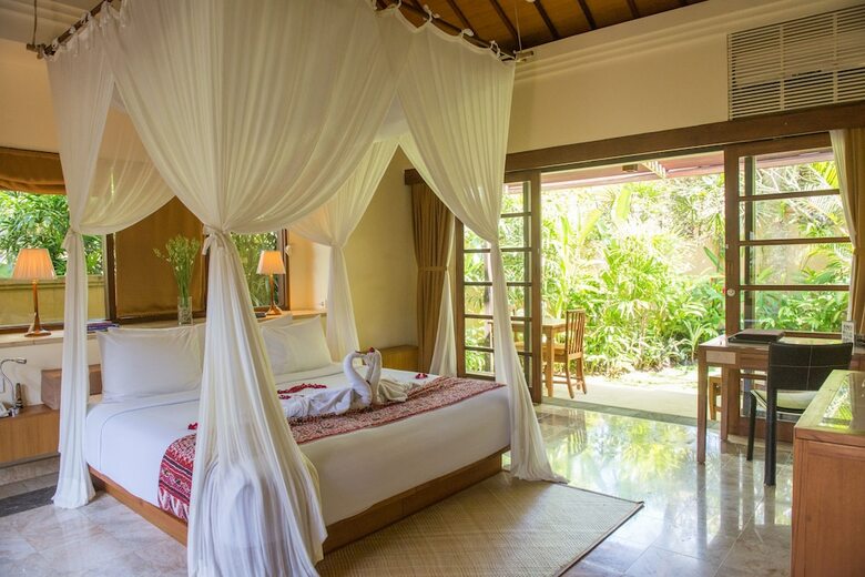 Hotel Komaneka Resort