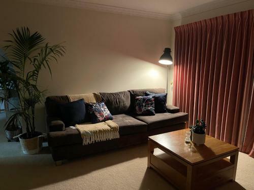 Authentic Canberra Suburban Living, Close To City