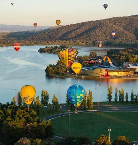Authentic Canberra Suburban Living, Close To City