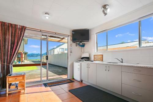 Pio Beach Shack - Bowentown Holiday Home