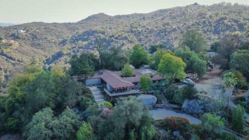 Hilltop Retreat, Main House
