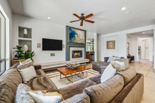 Modern Serenity Amazing Private Estate Private Pool Spa Amp Fire Pit