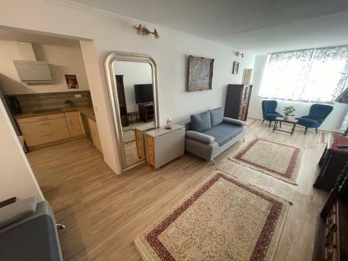 Ez�stpart Holiday Apartman