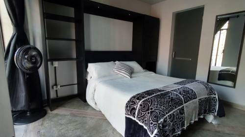 Hostal La Chula Suites