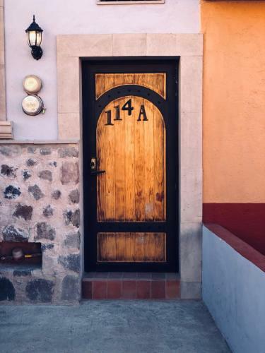 Hostal La Chula Suites