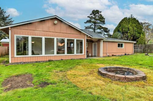 Dog-friendly Crescent City Home Near Redwoods