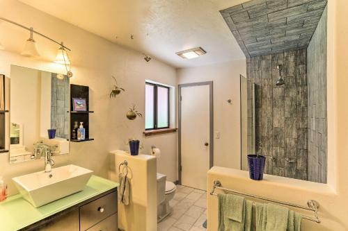 Vibrant Weaverville Escape With Deck And Creek!
