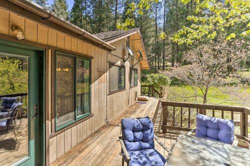 Vibrant Weaverville Escape With Deck And Creek!