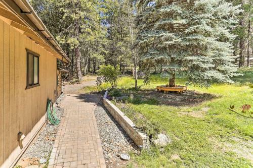 Vibrant Weaverville Escape With Deck And Creek!