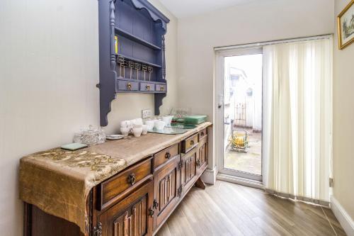 42 King Edward Avenue