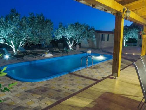 Alluring Holiday Home In Pako?tane With Swimming Pool