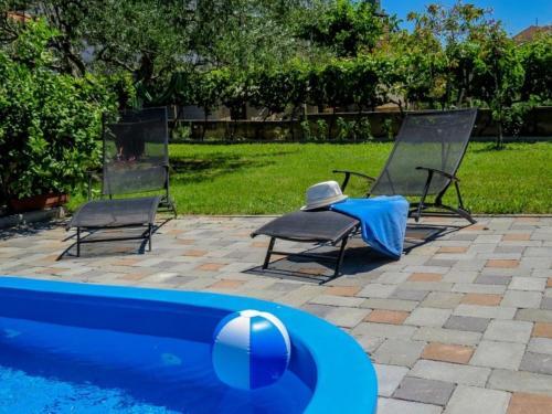 Alluring Holiday Home In Pako?tane With Swimming Pool