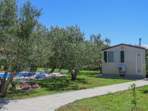 Alluring Holiday Home In Pako?tane With Swimming Pool