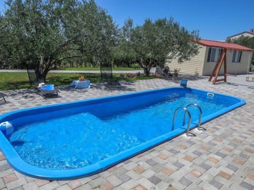 Alluring Holiday Home In Pako?tane With Swimming Pool