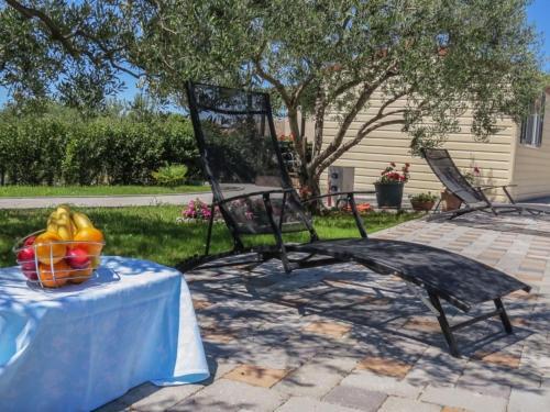 Alluring Holiday Home In Pako?tane With Swimming Pool