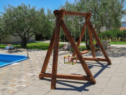 Alluring Holiday Home In Pako?tane With Swimming Pool