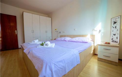 Awesome Apartment In Podstrana With 2 Bedrooms