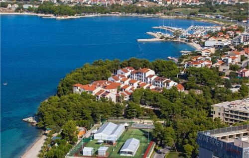 Awesome Apartment In Podstrana With 2 Bedrooms