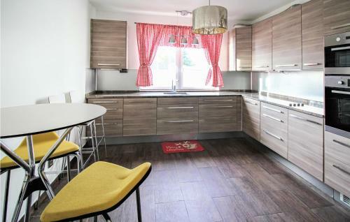 Nice Home In H�gan�s With Wifi And 4 Bedrooms