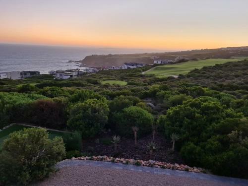 Villa Luxury Home Located On Pinnacle Point Golf Estate