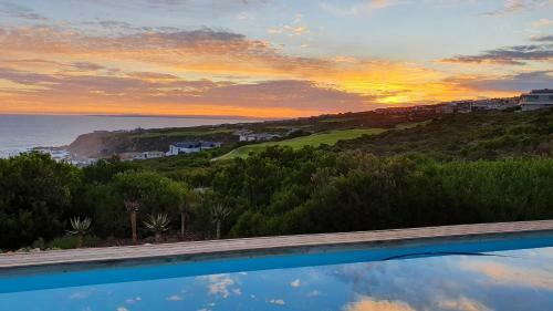 Villa Luxury Home Located On Pinnacle Point Golf Estate