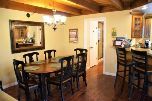 #380 - Mountain Townhome With Jacuzzi, Pool, Tennis Courts