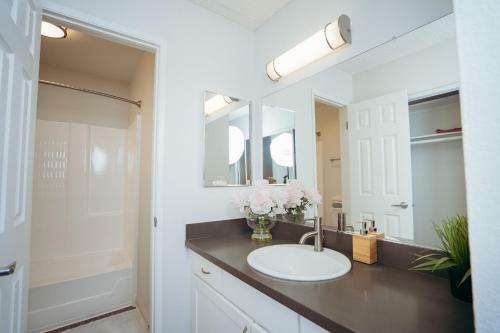 Apartamento Beautiful 1 Bedroom Suite In Central Location!