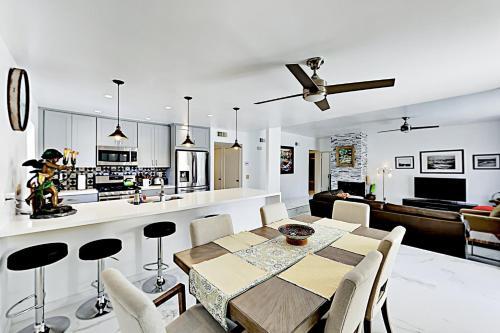 North Hermosa Escape
