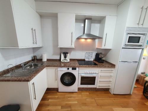 Cozy Cala Apartment