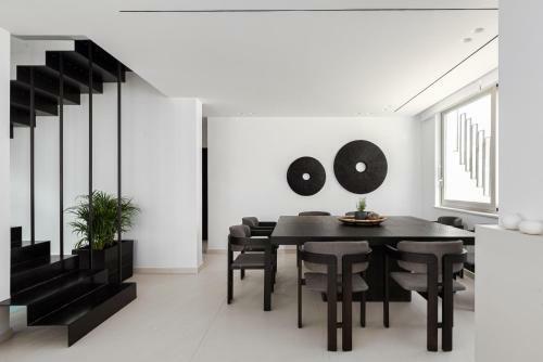 Black Stone Villa