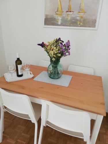Old Town Stay Furnished Apartment