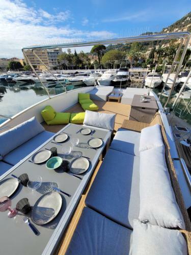 Houseboat Aurora