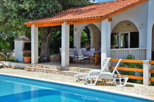 Villa Matea With Pool