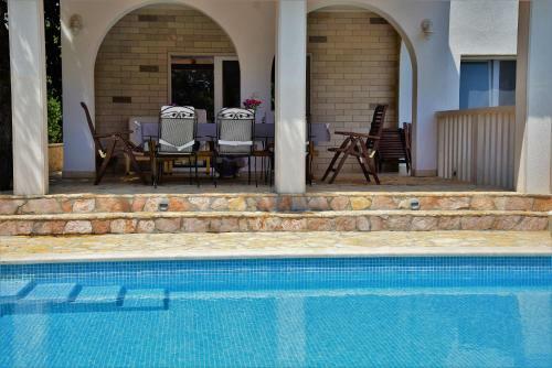 Villa Matea With Pool